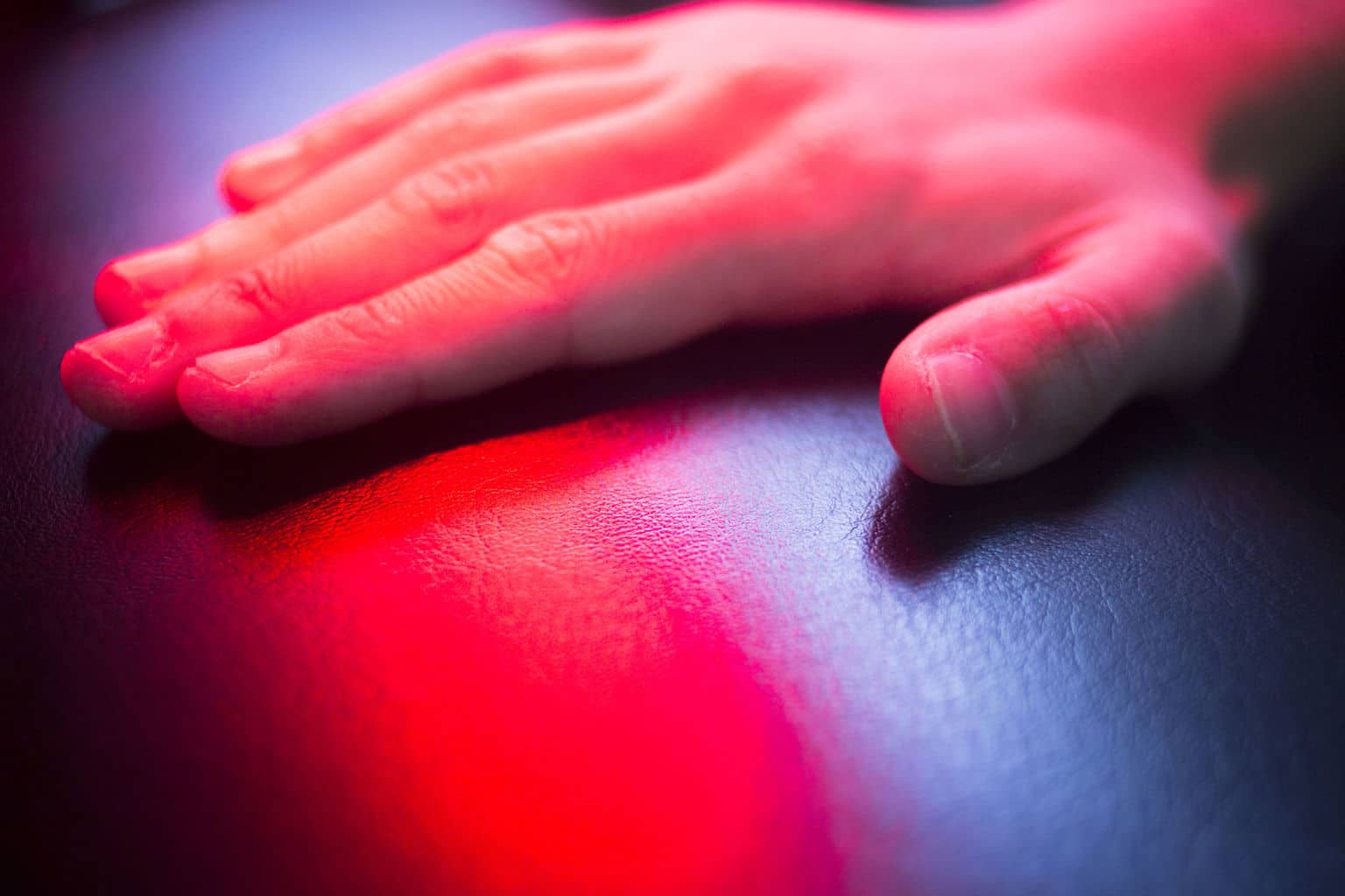 Red light therapy reverses artery plaque