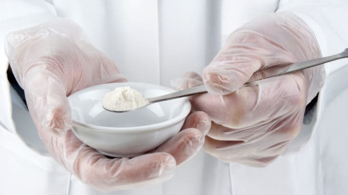 White powder is investigated in the food laboratory