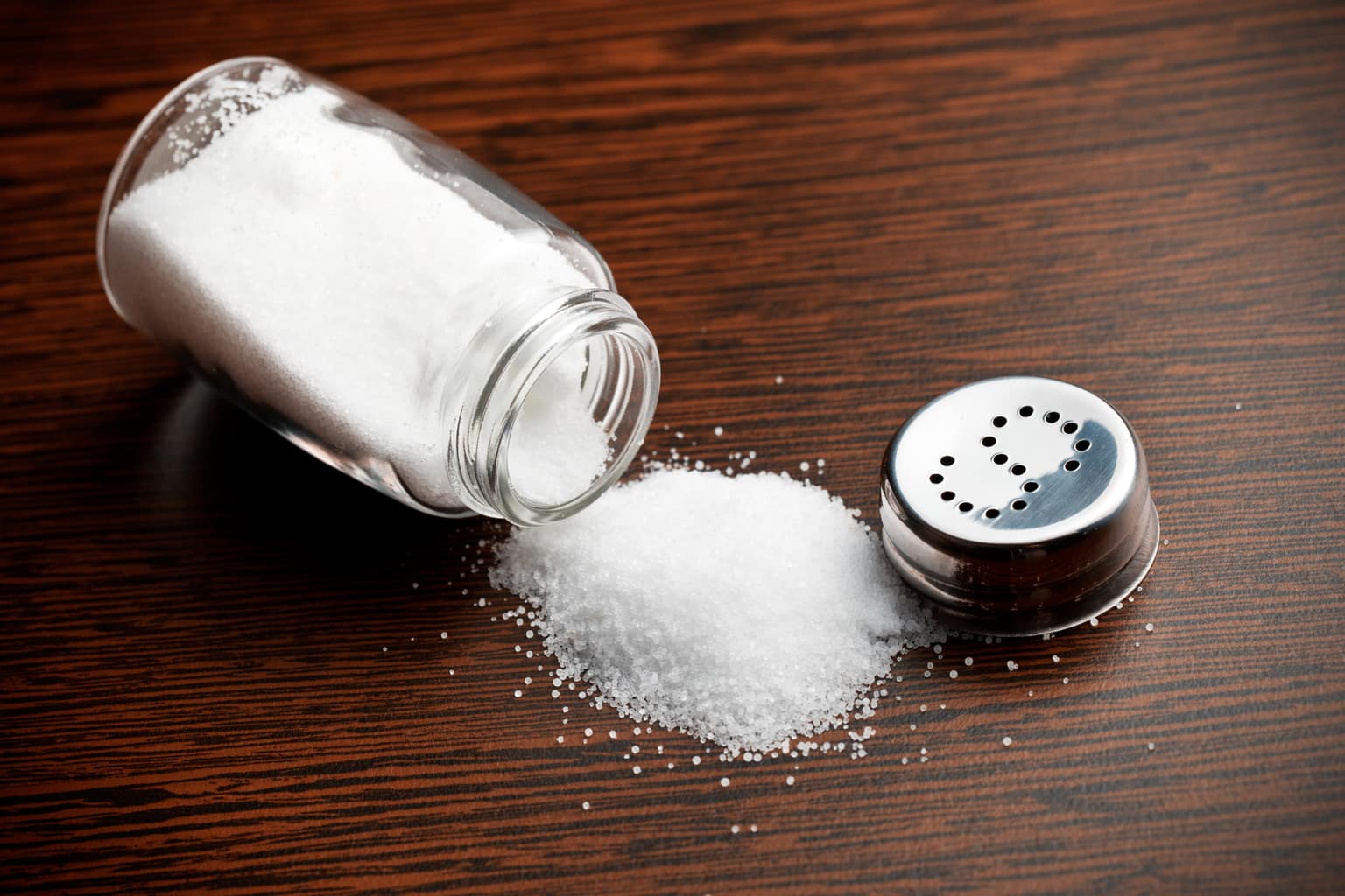 Can salt cause weight loss?